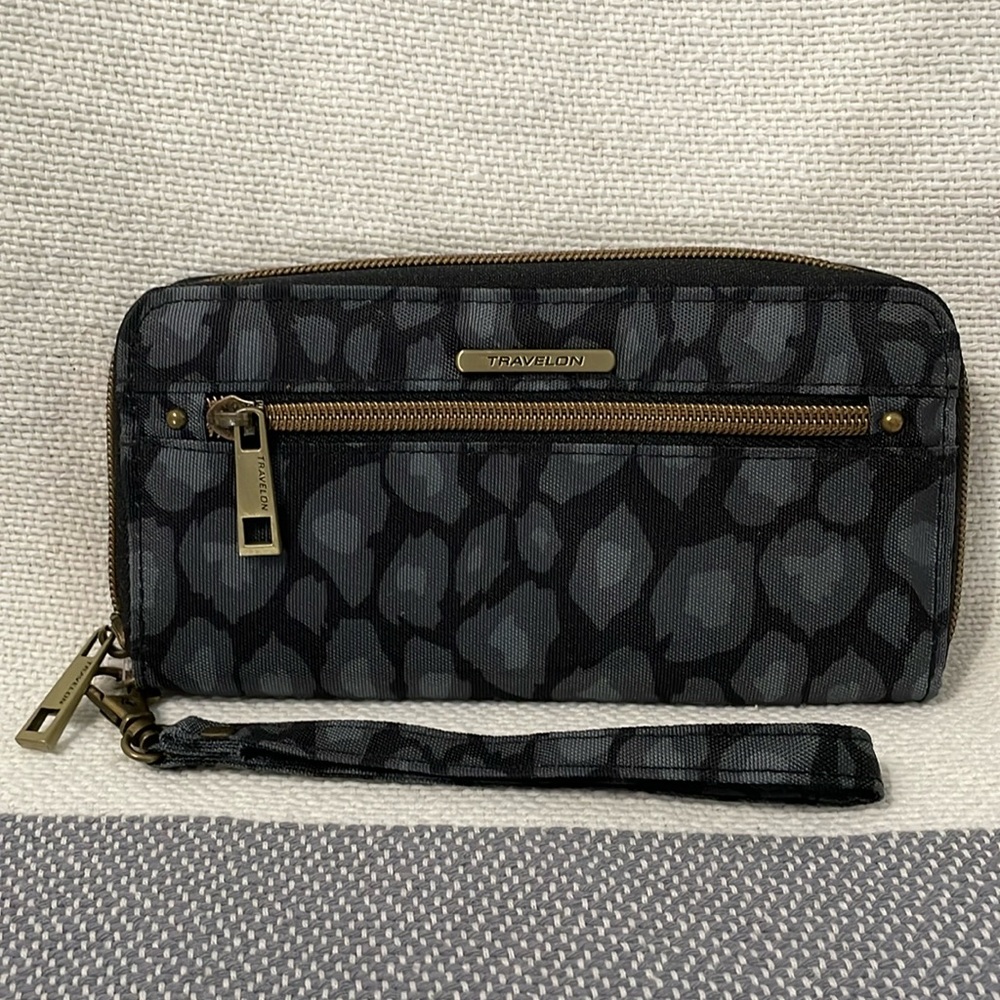 Travelon RDIF Blocking Wallet / Wristlet